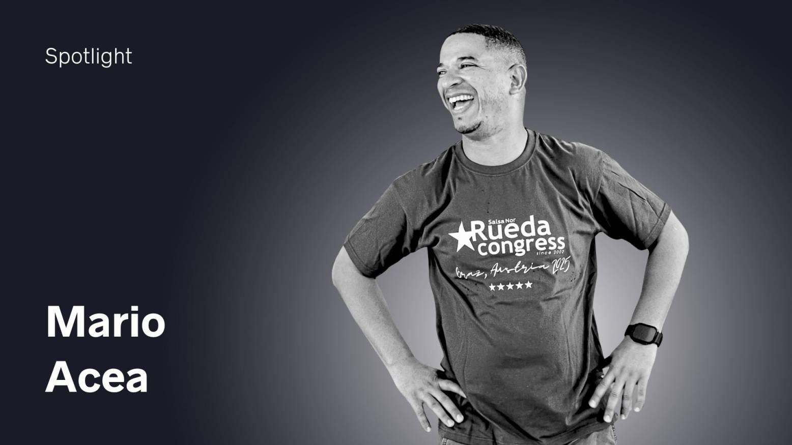 Mario Acea, der im Banner des Instructor Spotlight lächelt.